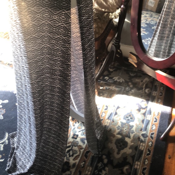 SOLD Eyeshadow covering size S but more like Medium - Picture 2 of 9